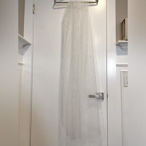 Bridal Veil with Scattered Pearls - White